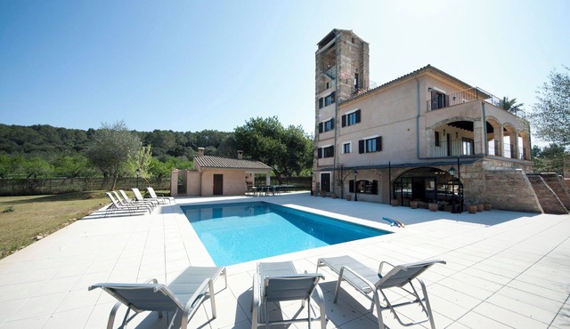 Biniamar Mine - Seven Bedroom House, Sleeps 12