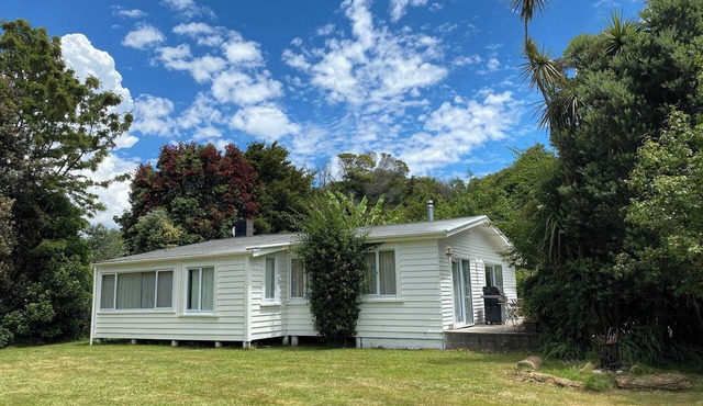 Bishop Road's Original Farmhouse - Parapara Beach