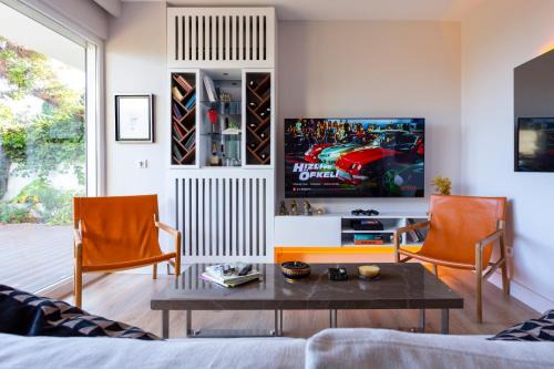Bosphorus Designer Suite Seperate Guest room