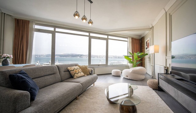 Bosphorus View 3BR in Kabataş