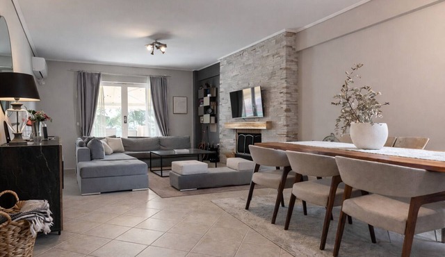 Bright and Spacious 80sqm Apartment/Balcony