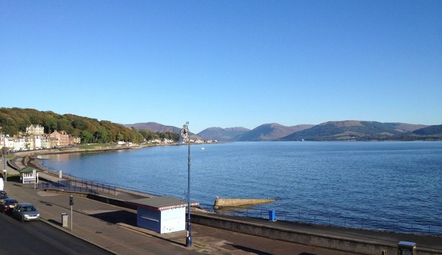 Bright, Homely Flat Overlooking Rothesay Bay