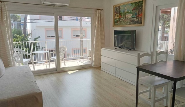 Bright Seaside Apartment in Cala Millor | Beach Nearby