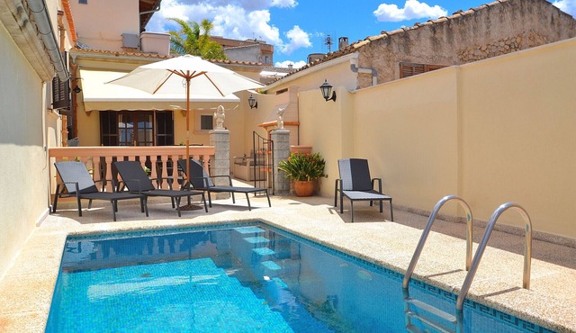 Ca n'Aina Canta 064 cosy village house with pool, terrace, barbecue and air-conditioningnd air-conditioning