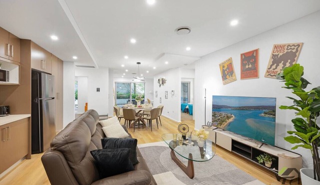 Camperdown: Spacious Apt · 3 Beds + Large Space