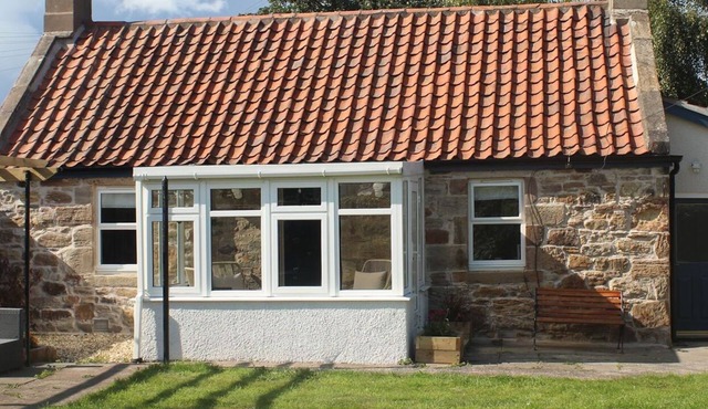 Carpenter's Cottage- coastal stay with garden