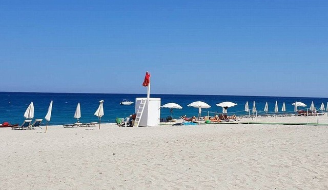 Casa Iorana D: A characteristic and welcoming apartment located right on the beach, with Free WI-FI.