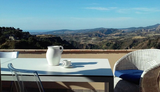 Casa Vacanze con Terrazzino Panoramico e Arredi di Design
