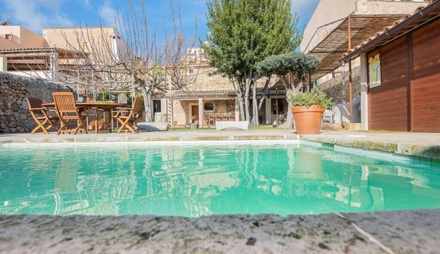 Casa Caimari - stylish 3BR townhouse in the heart of Caimari, AC, Private Pool