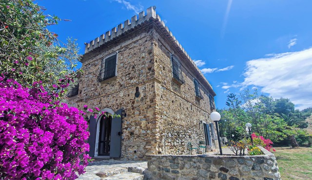 Castello degli Ulivi: Sea, Nature, Relaxation in Roccella Ionica