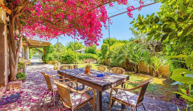 Chalet Cana Can with Mountain View, Pool, Wi-Fi & Terrace