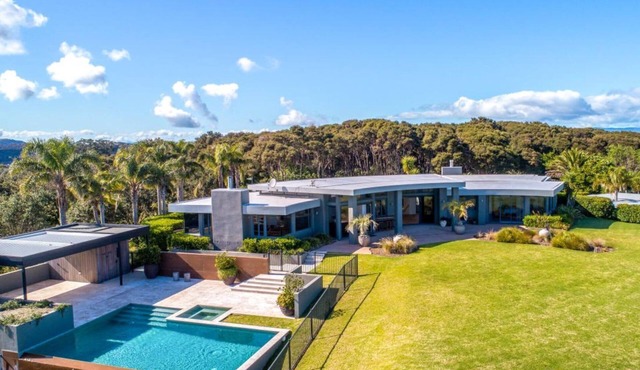 Chardy Ridge by Stay Waiheke