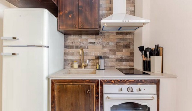 Charming 2-bedroom apartment with WiFi, AC in lovely Thessaloniki