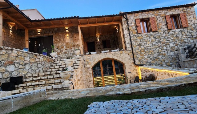 Charming 3-bedroom villa with AC, WiFi, in serene Dhërmi