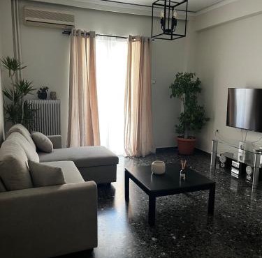 Charming Apartment, Walk to Metro & Markets