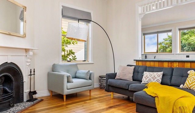 Charming Merewether Cottage