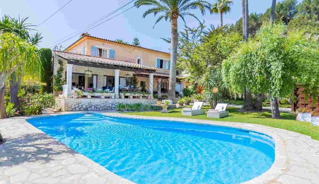 Charming villa with pool and views