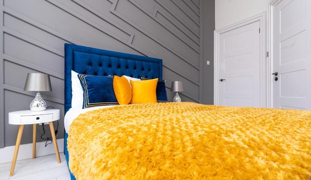 Cheerful 2 Bedroom Homely Apartment, Sleeps 4 Guest Comfy, 3x Double Bed, Parking, Free WiFi, Suitable For Business, Leisure Guest,Glasgow, Glasgow West End, Near City Centre, Perfect For Common Wealth Games 2026