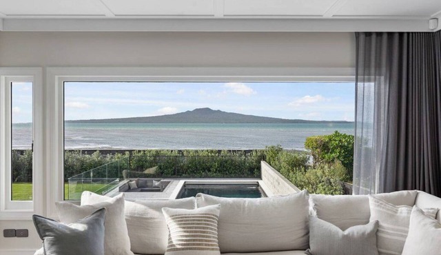 Cheltenham Beachfront Paradise by Bespoke Stays