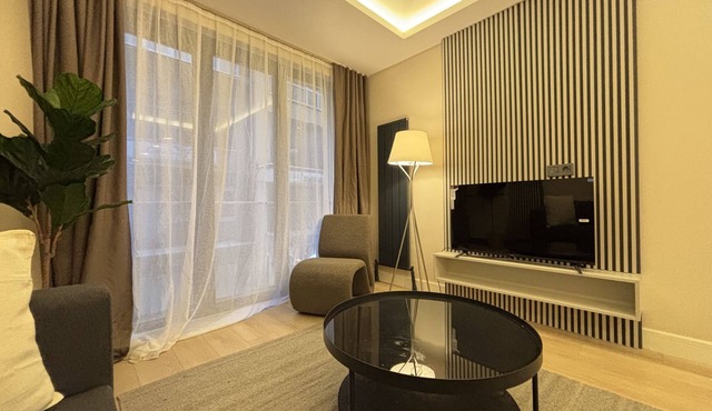 Chic & Cozy 2BR w/Balcony – Nişantaşı
