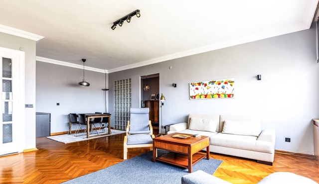 Chic Flat w Balcony 10 min to Zorlu Center