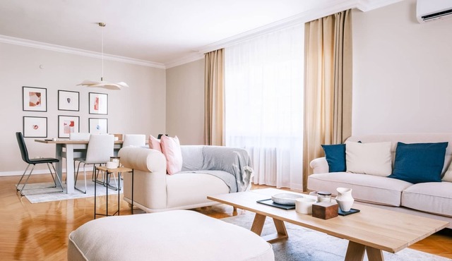Chic Flat w Balcony 5 min to Cevahir Mall in Sisli