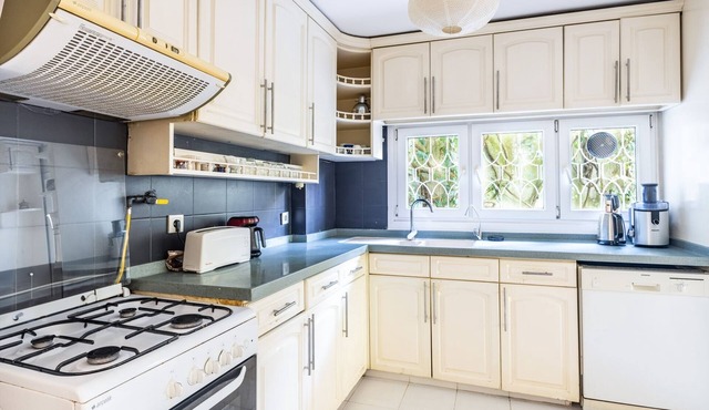 Chic Flat w Garden in Bebek, Lux Side of Istanbul