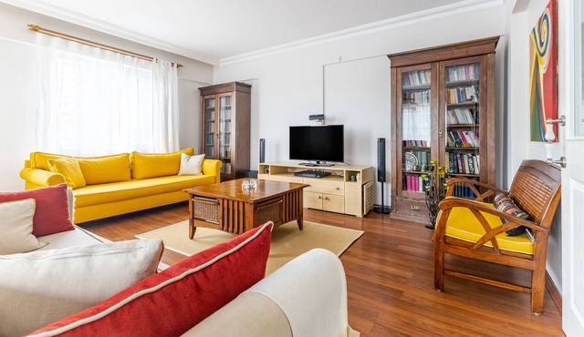 Chic Flat with Balcony Near Subway and Marmaray🚇