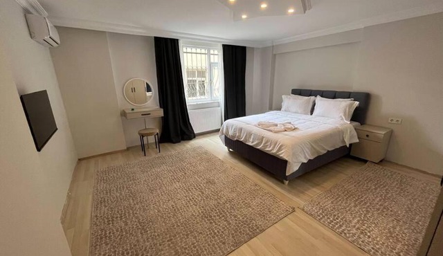 Chic & Large 3-bedroom Flat in Sisli