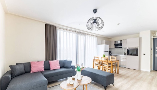 Chic, Modern and Spacious Flat near Finance City