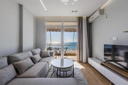Chic Seafront Suite By PS