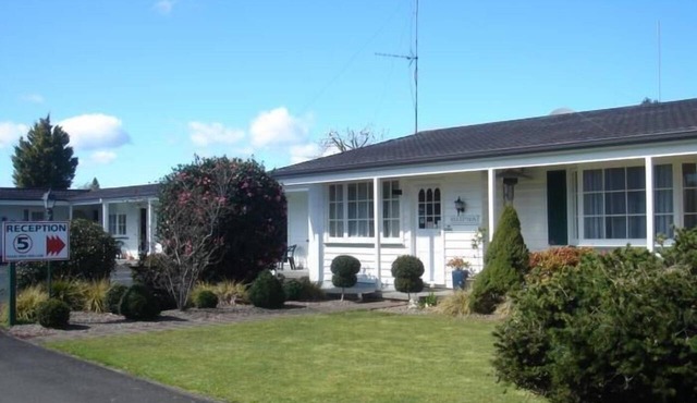 Colonial Court Motel
