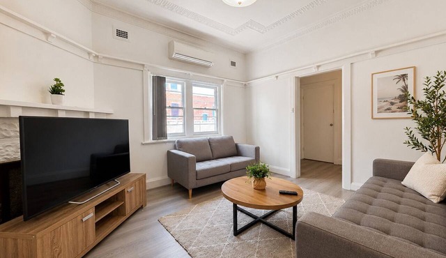 Comfortable 3BR 2BA House 5 Minutes to Parramatta CBD Heating & Aircon, BBQ