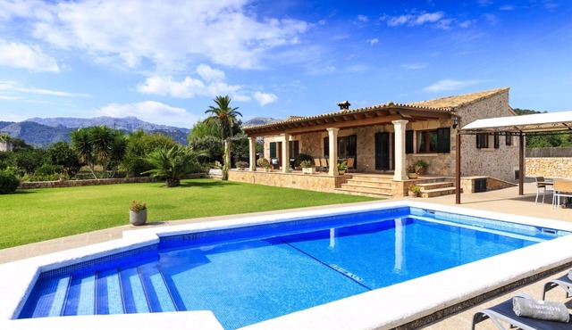 Cosy Retreat with Spacious Outdoor Space