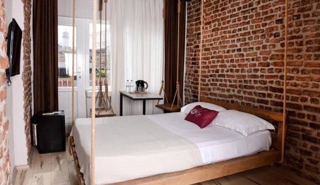 Cozy 1-bedroom bed & breakfast in fabulous Beyoglu with AC