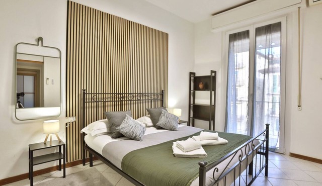 Cozy 85 sqm apartment, located on the third floor of a building with NO lift, able to accommodate up to 6 people.The property is located in the Coverciano district, a few steps from the Football Museum and a short distance from the Artemio Franchi Stadiu