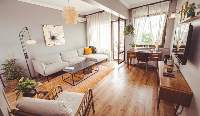 Cozy & Bright Urban Home in Center