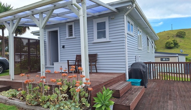 Cozy Pet-Friendly Bach – Relax, Unwind or go Fishing!