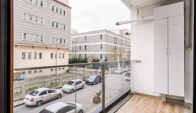 Cozy Residence with Balcony 4 min to Marmara Park