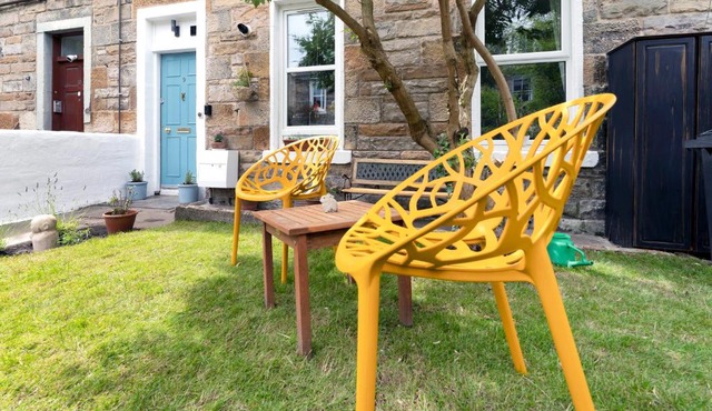 Cozy with Character Cochrane Cottage at Leith Links Park