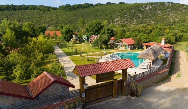 Dachas Cove Hotel