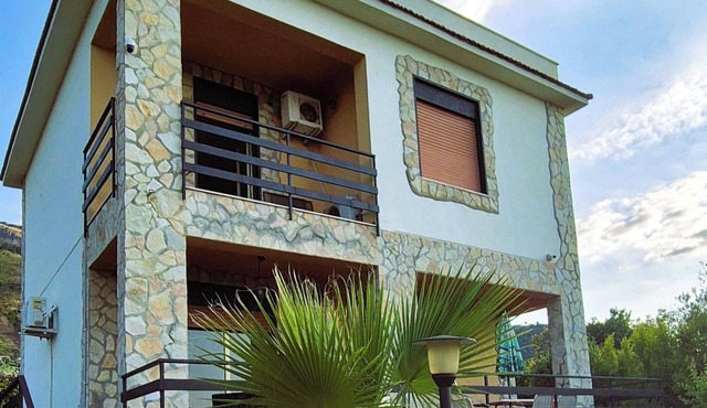 Detached Property with garden and a view on the Sea near Palermo, Sicily