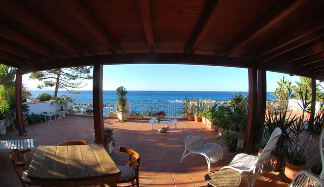 Donna Eugenia: a house in front of the sea for an unforgettable holiday