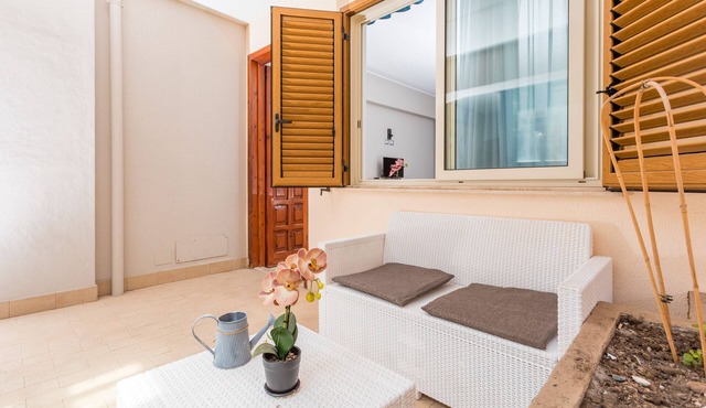 Double Room 'Second Floor 316' with Shared Terrace, Wi-Fi and Air Conditioning