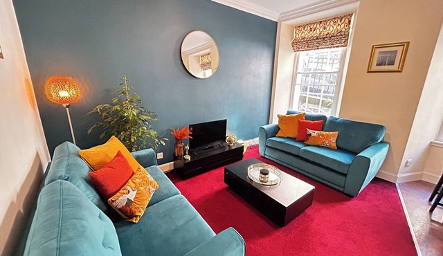 Economical 2 bedroom property just off the famous Royal Mile