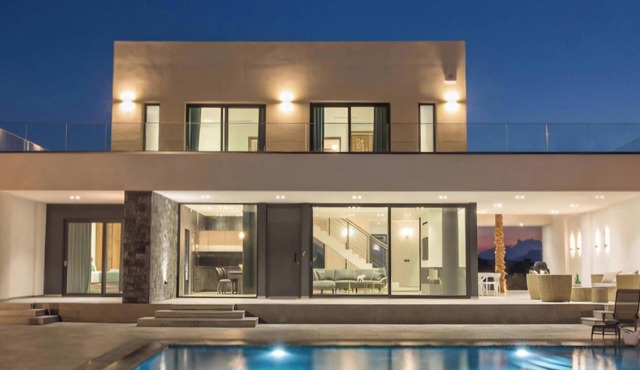 Exclusive Luxury Villa in Heraklion with a Private Pool, Oasis for 6 Guests