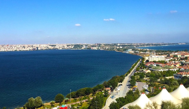 Expansive Sea View Penthouse with Parking