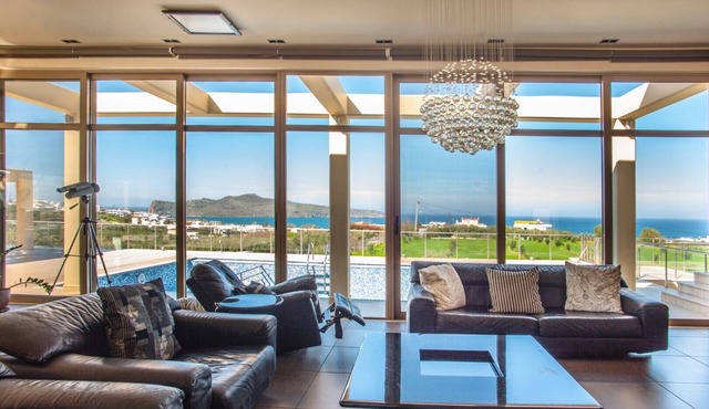 Family friendly ★Jacuzzi★850mt to the beach & Tavernas★Private Heated pool
