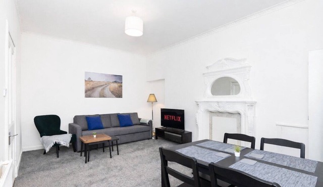 Family-Ready Apt for Work & Couples
