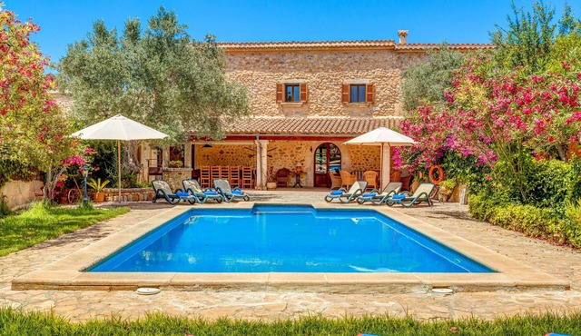 Fantastic Country Estate with Pool, Garden, Terraces, Balcony & Wi-Fi; Parking Available, Pets Allowed